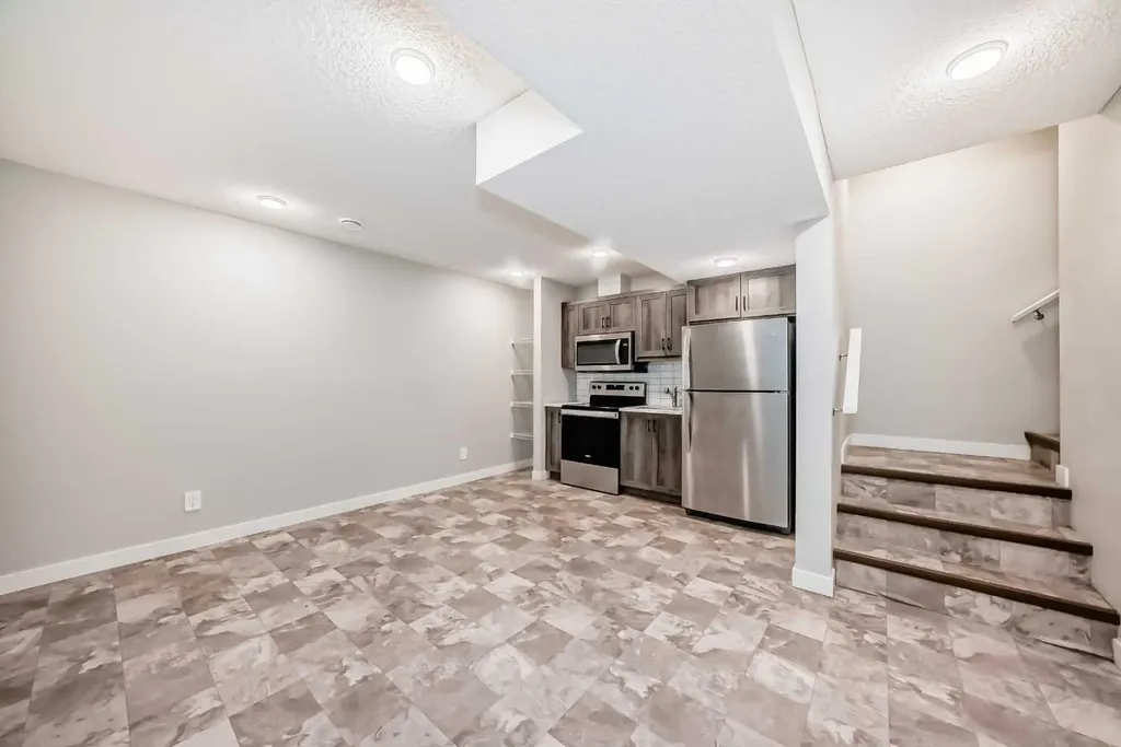 7468 202 Avenue SE Calgary AB T3S 0E7