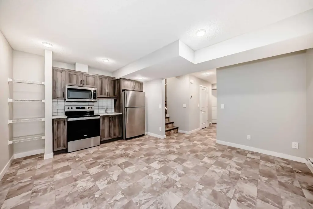 7468 202 Avenue SE Calgary AB T3S 0E7
