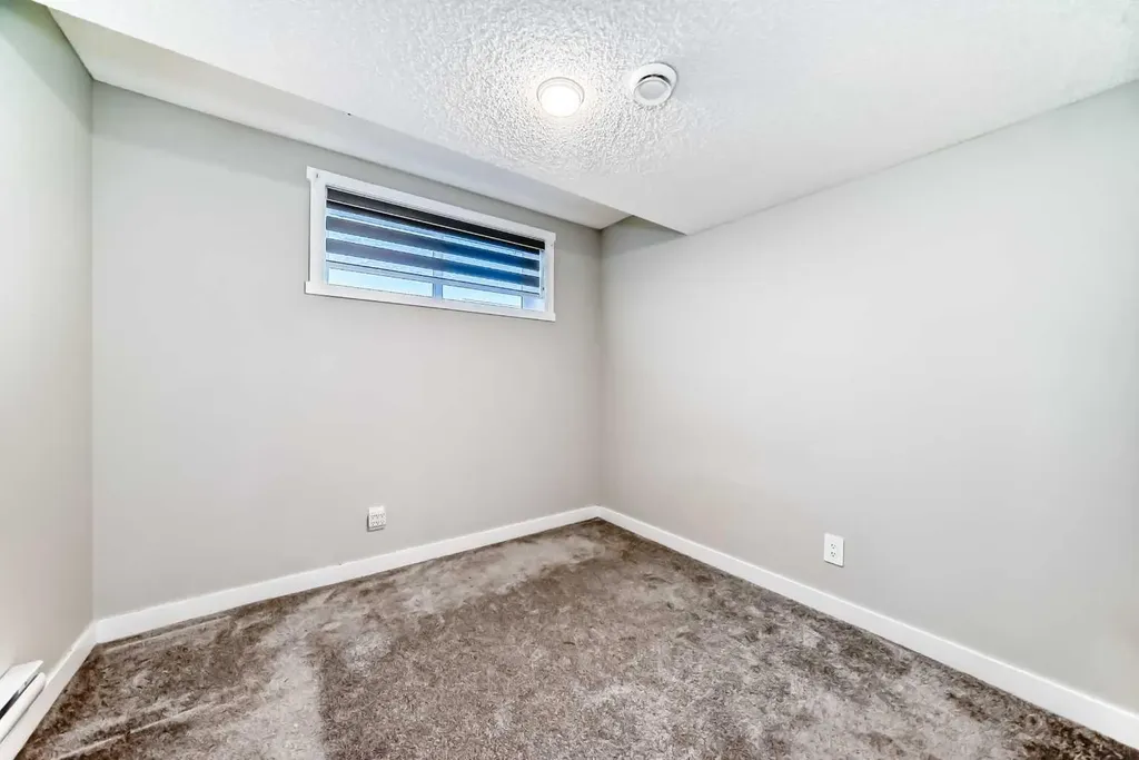 7468 202 Avenue SE Calgary AB T3S 0E7