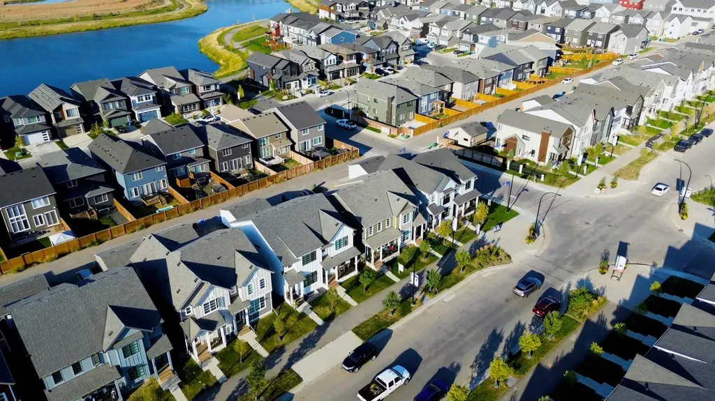 7468 202 Avenue SE Calgary AB T3S 0E7