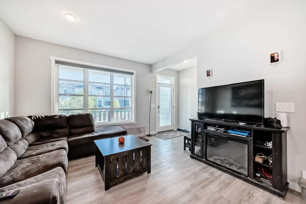 7468 202 Avenue SE Calgary AB T3S 0E7
