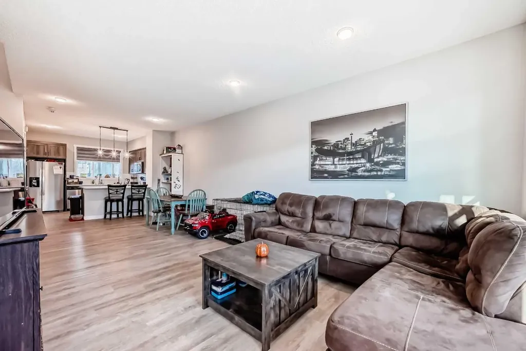7468 202 Avenue SE Calgary AB T3S 0E7