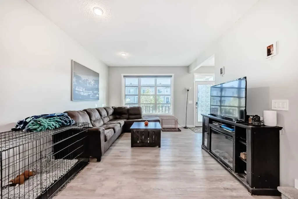7468 202 Avenue SE Calgary AB T3S 0E7