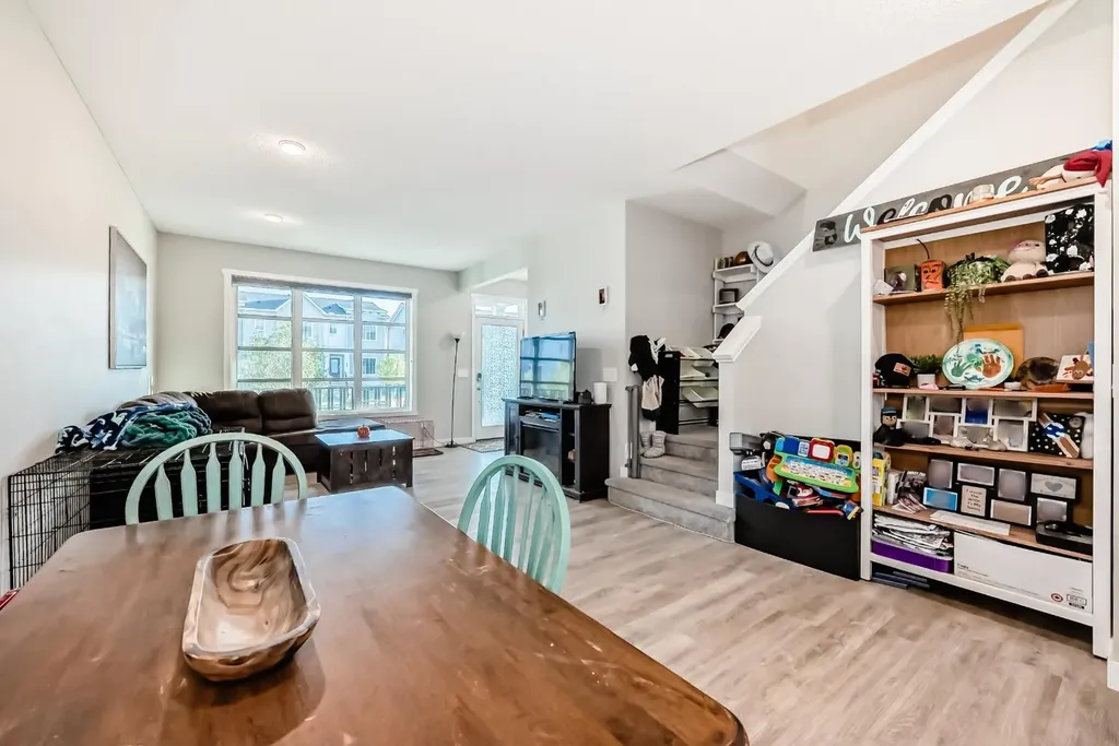 7468 202 Avenue SE Calgary AB T3S 0E7