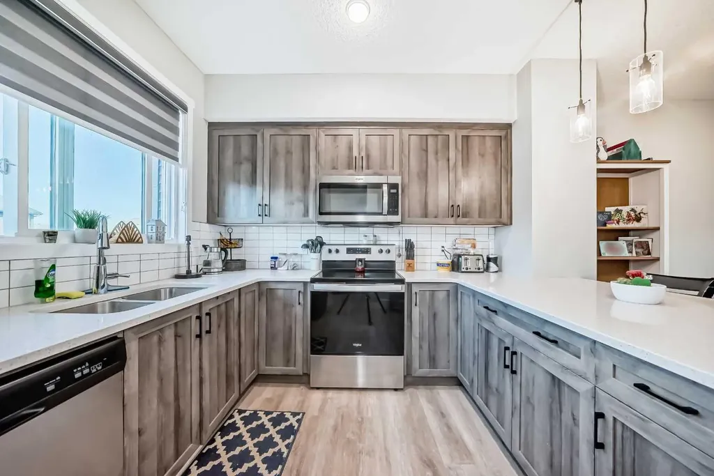 7468 202 Avenue SE Calgary AB T3S 0E7