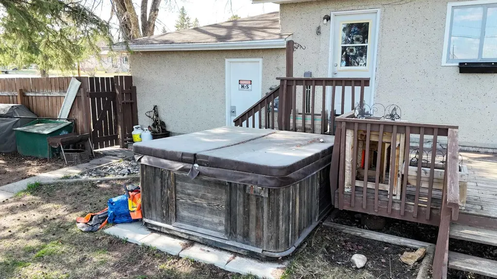 4237 5 Avenue Edson AB T7E 1A5