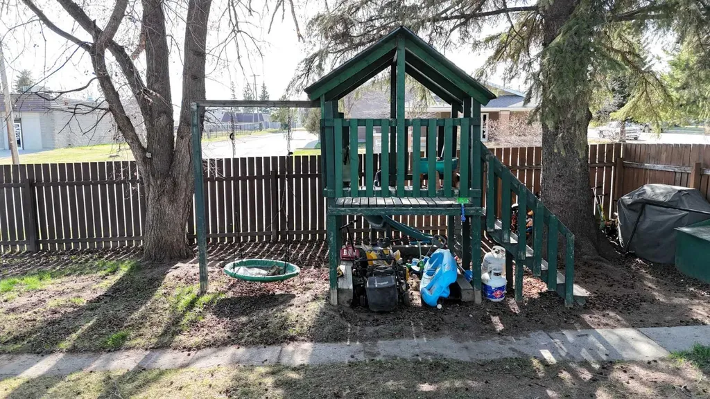4237 5 Avenue Edson AB T7E 1A5