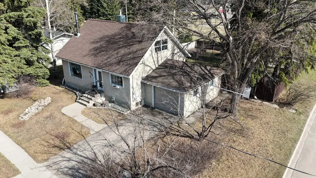 4237 5 Avenue Edson AB T7E 1A5