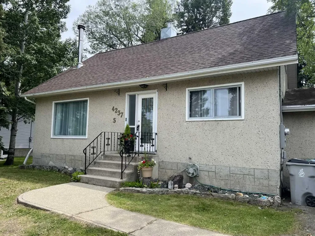 4237 5 Avenue Edson AB T7E 1A5