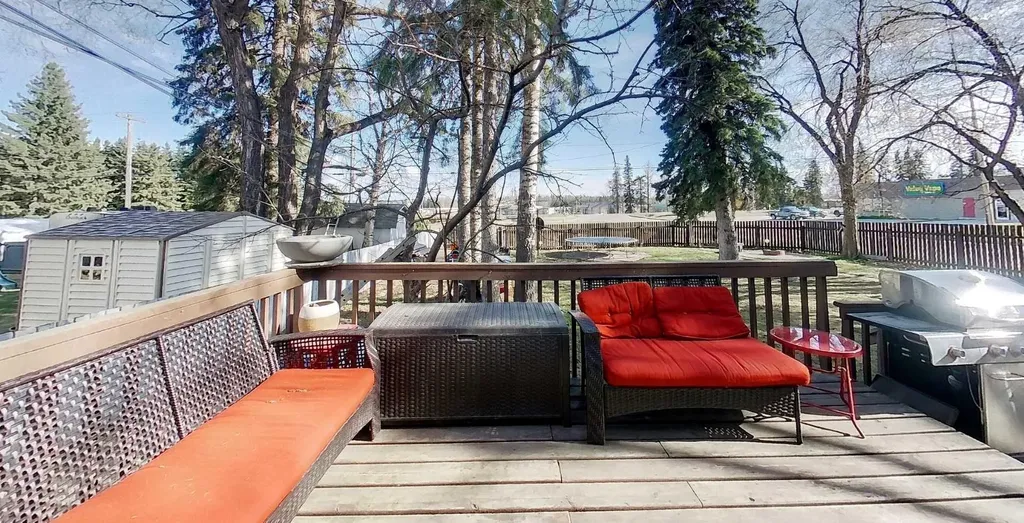 4237 5 Avenue Edson AB T7E 1A5