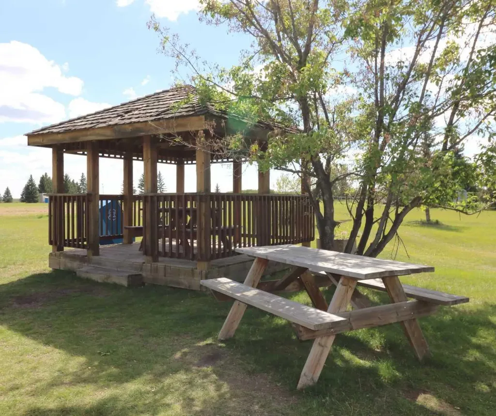 443 Henricks Drive Irricana AB T0M 1B0