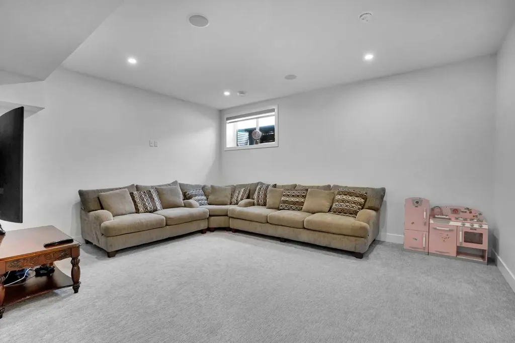 103 Sandpiper Park Chestermere AB T1X 1Y8