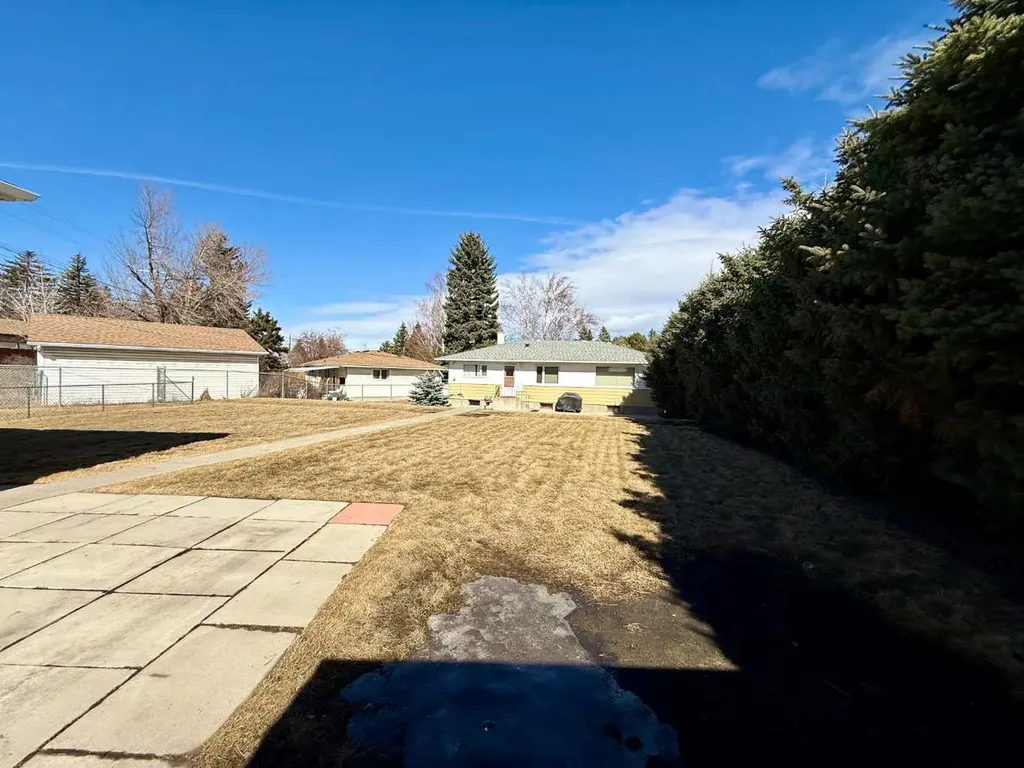 151 Fielding Drive SE Calgary AB T2H 1H3
