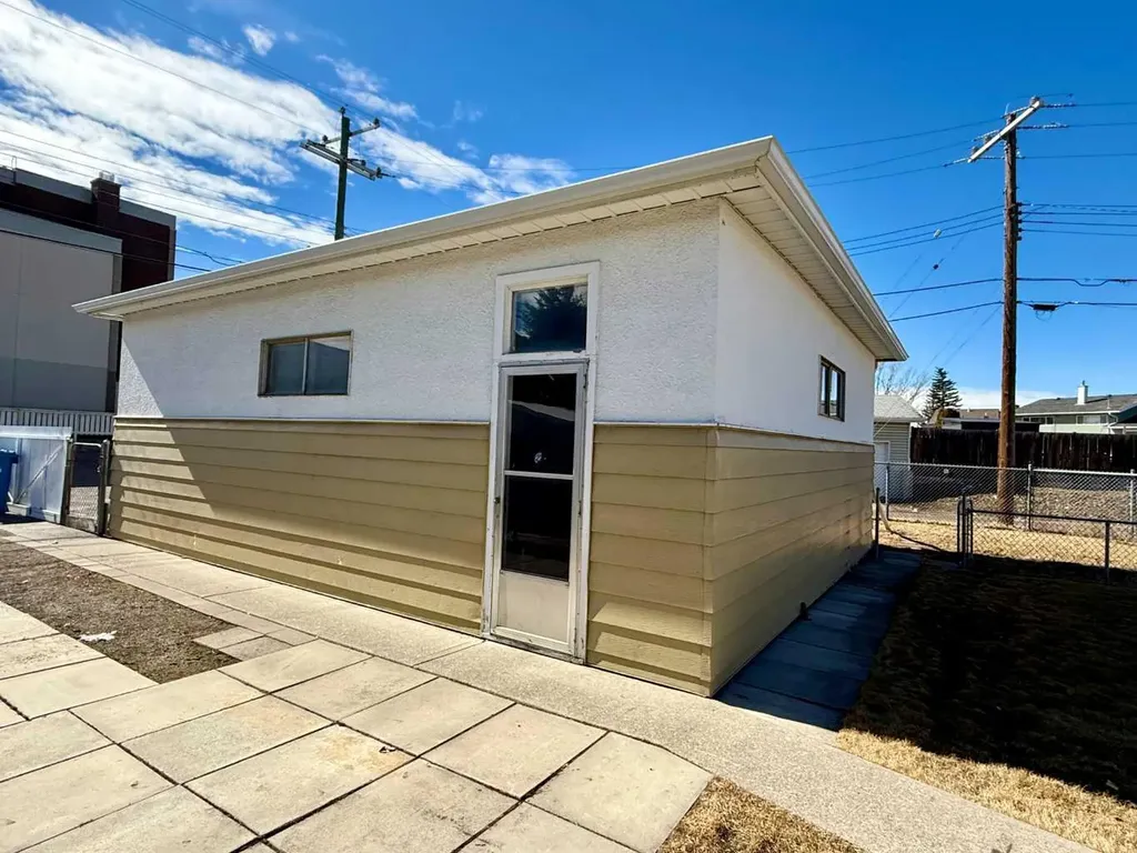 151 Fielding Drive SE Calgary AB T2H 1H3