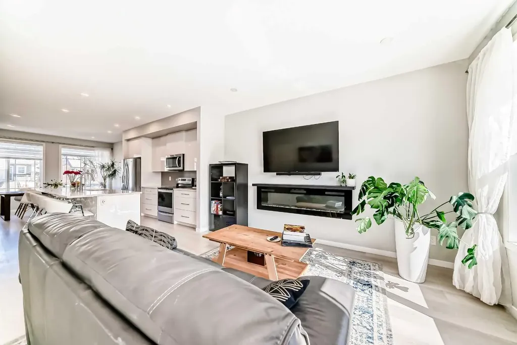 347 D'arcy Ranch Drive Okotoks AB T1S 5T4