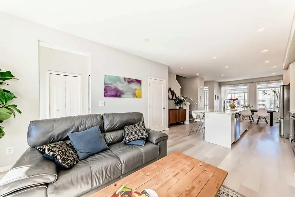 347 D'arcy Ranch Drive Okotoks AB T1S 5T4
