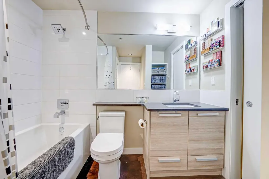 235 9a Street NW Calgary AB T2N 4H7