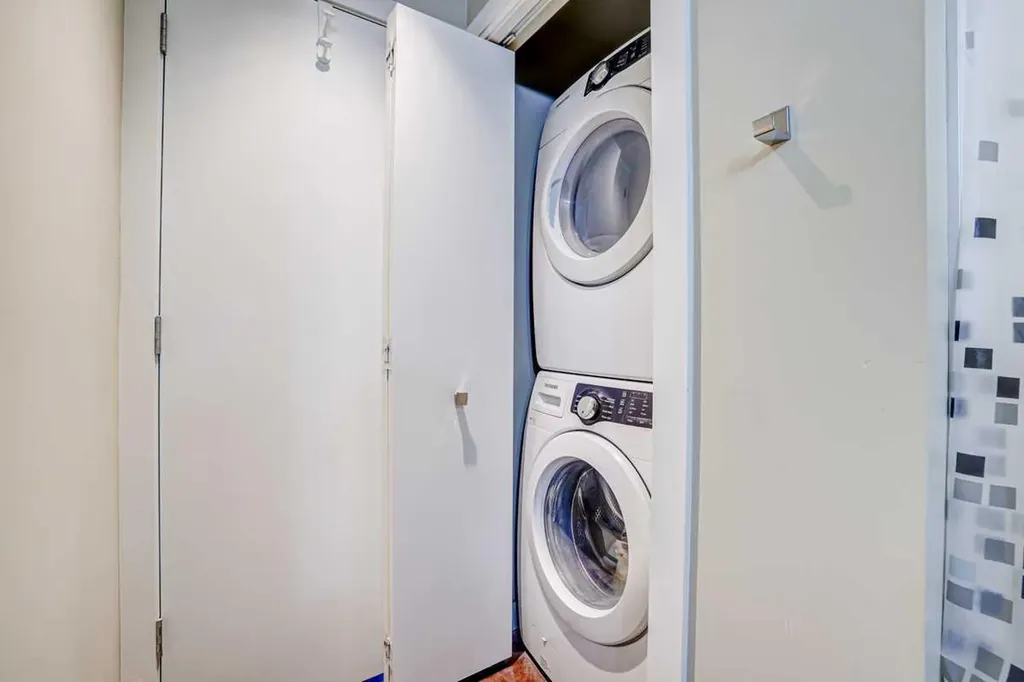 235 9a Street NW Calgary AB T2N 4H7