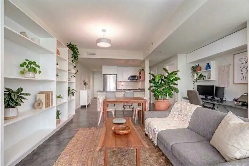235 9a Street NW Calgary AB T2N 4H7