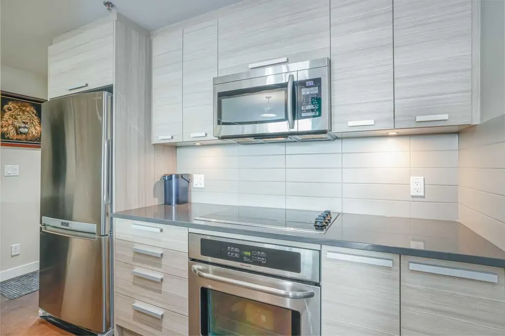 235 9a Street NW Calgary AB T2N 4H7