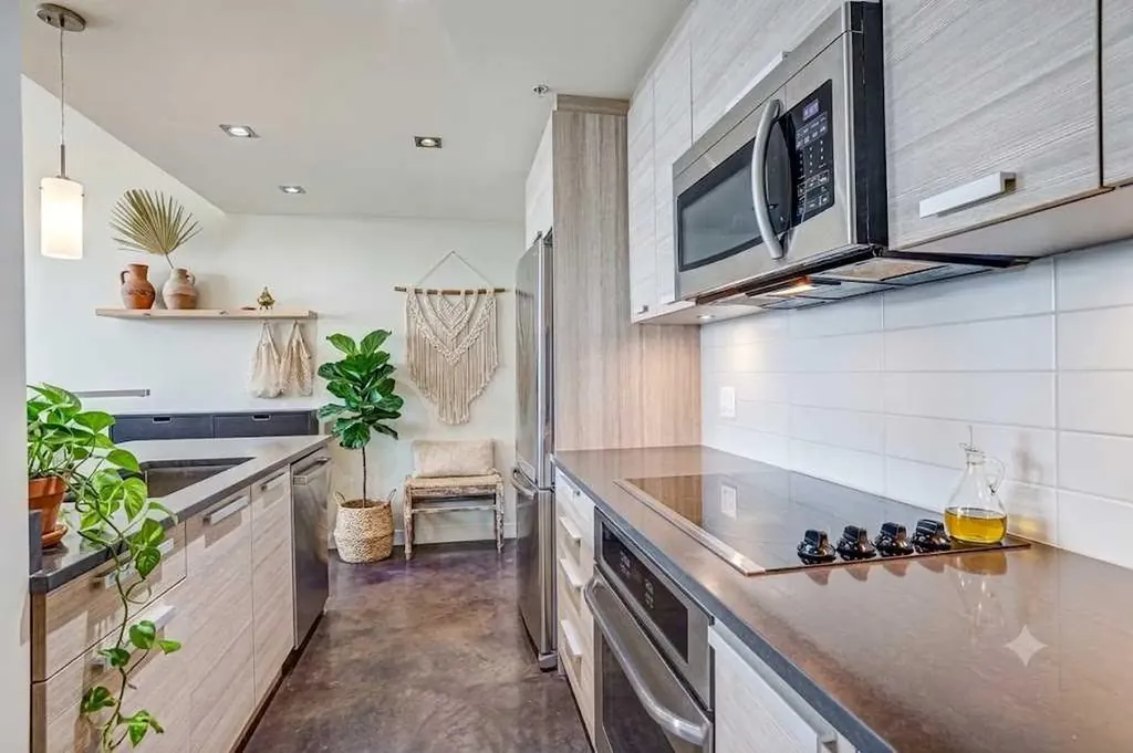 235 9a Street NW Calgary AB T2N 4H7