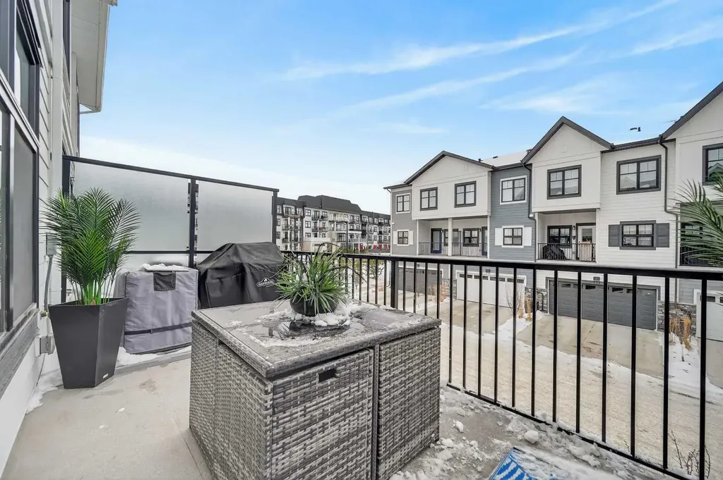 233 Les Jardins Park SE Calgary AB T2C 5V3