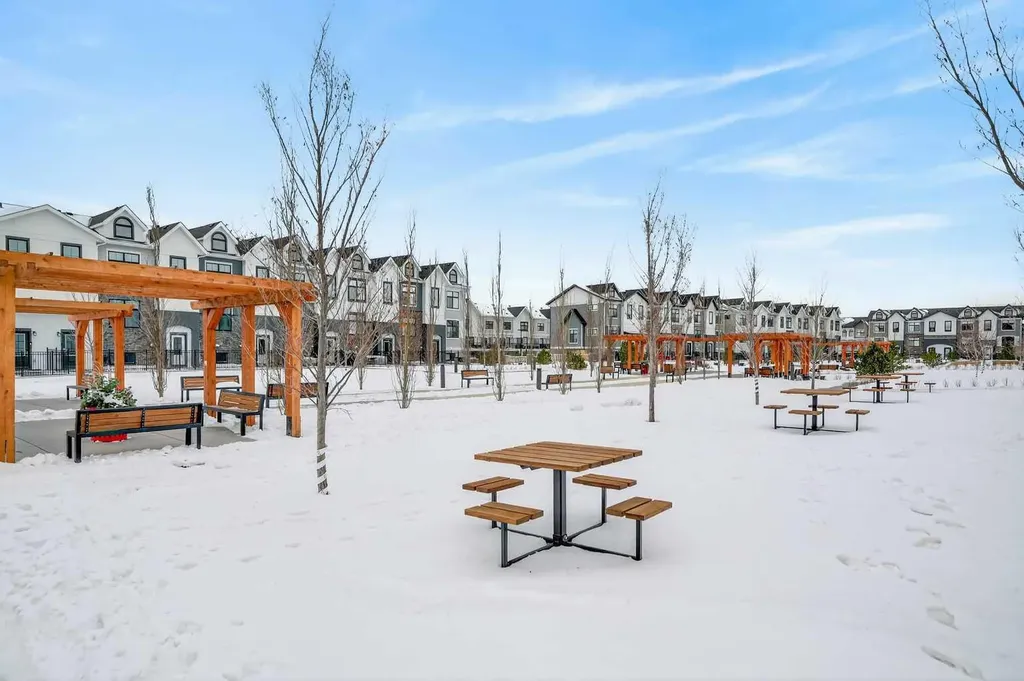 233 Les Jardins Park SE Calgary AB T2C 5V3