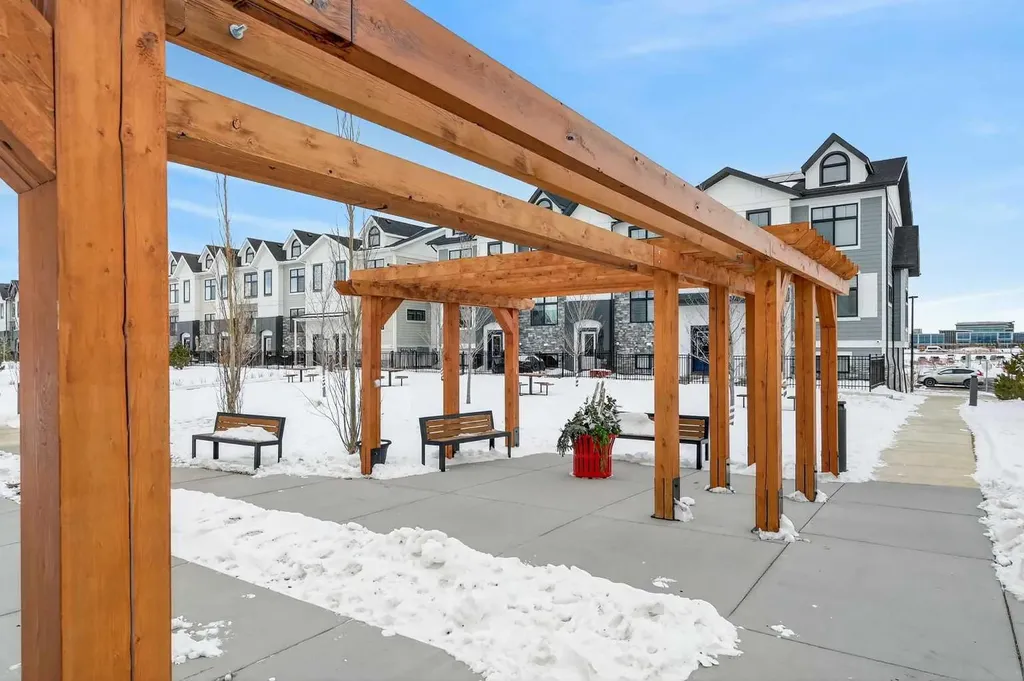 233 Les Jardins Park SE Calgary AB T2C 5V3