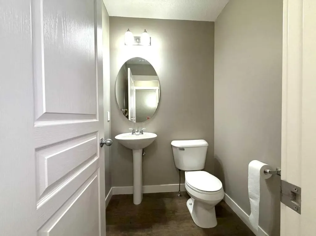 947 Mckenzie Towne Manor SE Calgary AB T2Z 1E1