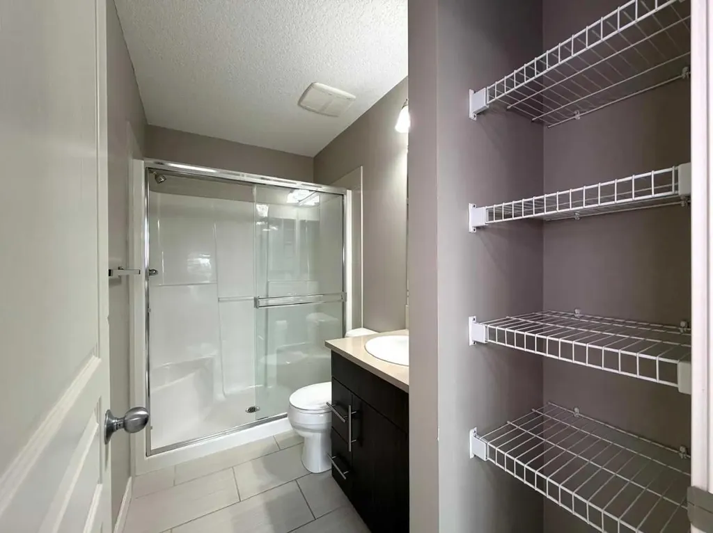 947 Mckenzie Towne Manor SE Calgary AB T2Z 1E1