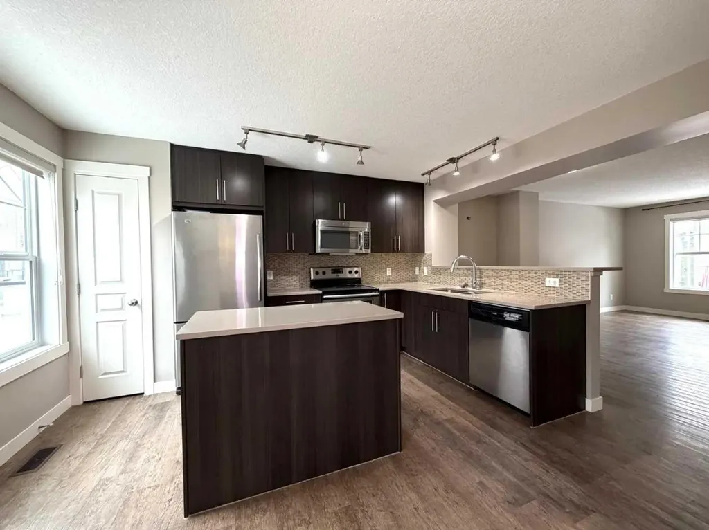 947 Mckenzie Towne Manor SE Calgary AB T2Z 1E1