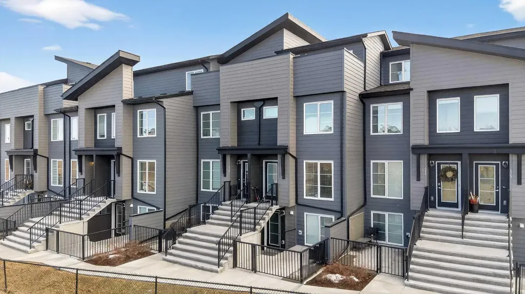 260 Rowley Way NW Calgary AB T3L 0H5
