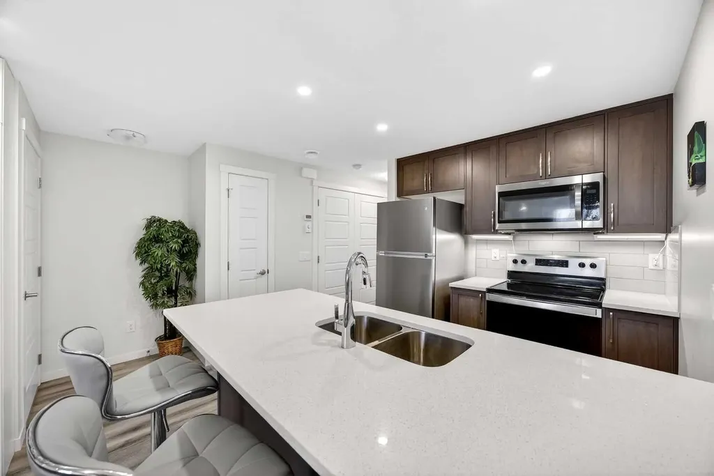 260 Rowley Way NW Calgary AB T3L 0H5