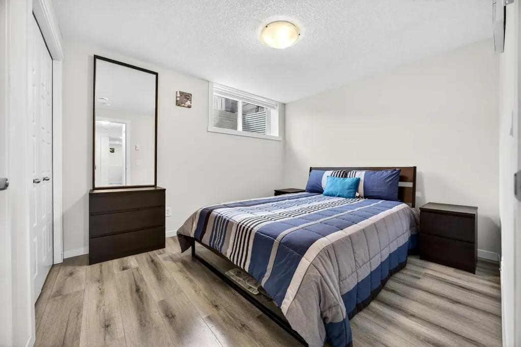 260 Rowley Way NW Calgary AB T3L 0H5