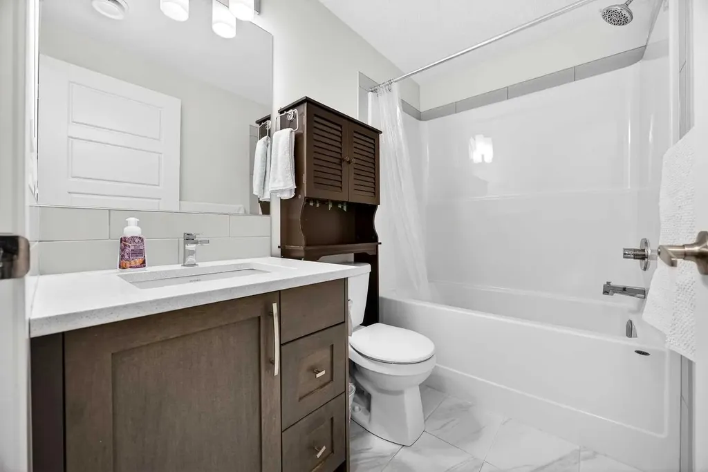 260 Rowley Way NW Calgary AB T3L 0H5