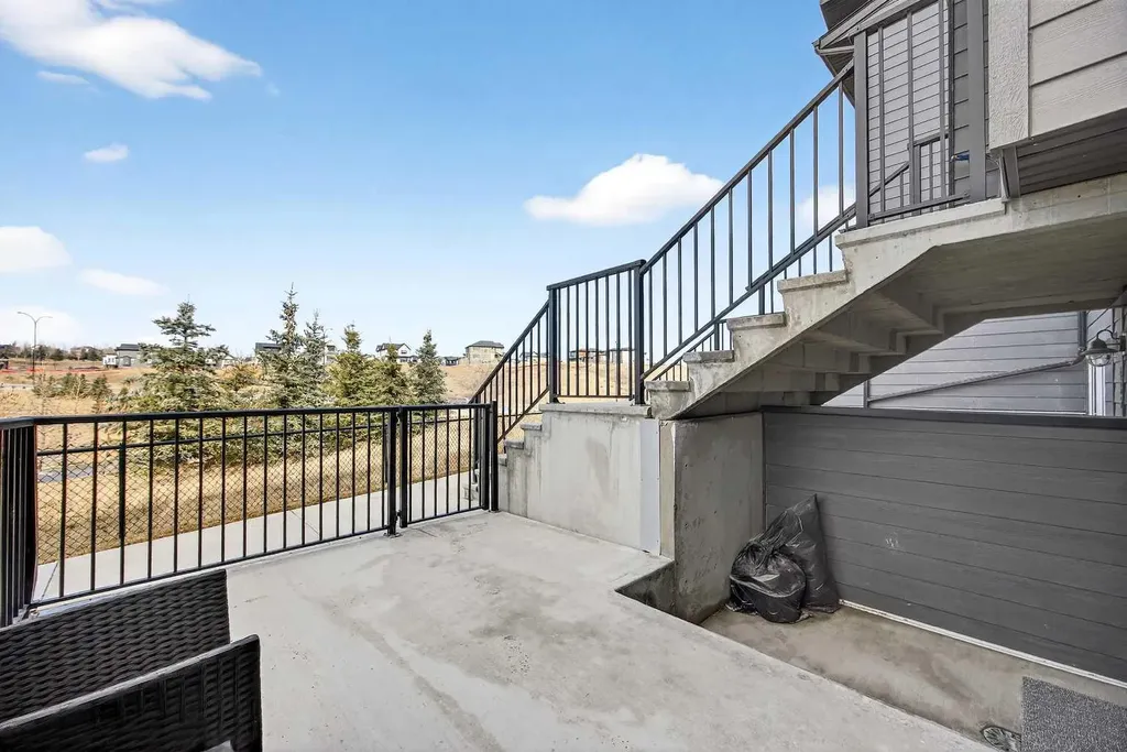 260 Rowley Way NW Calgary AB T3L 0H5