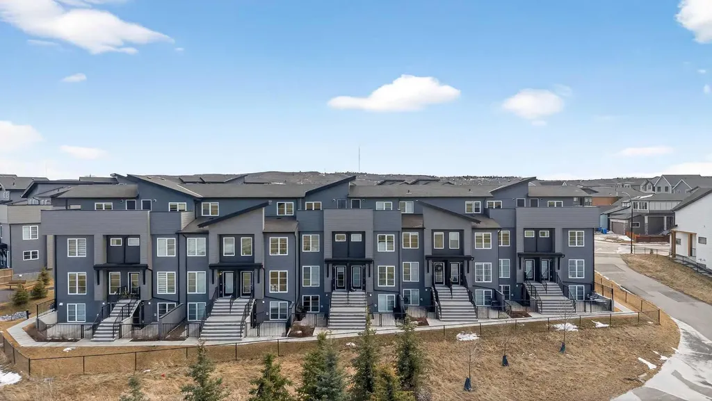 260 Rowley Way NW Calgary AB T3L 0H5