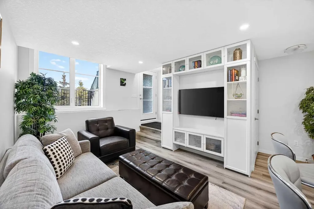 260 Rowley Way NW Calgary AB T3L 0H5