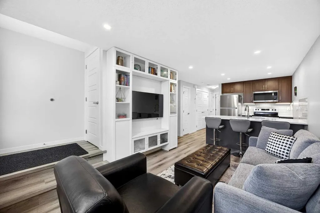 260 Rowley Way NW Calgary AB T3L 0H5
