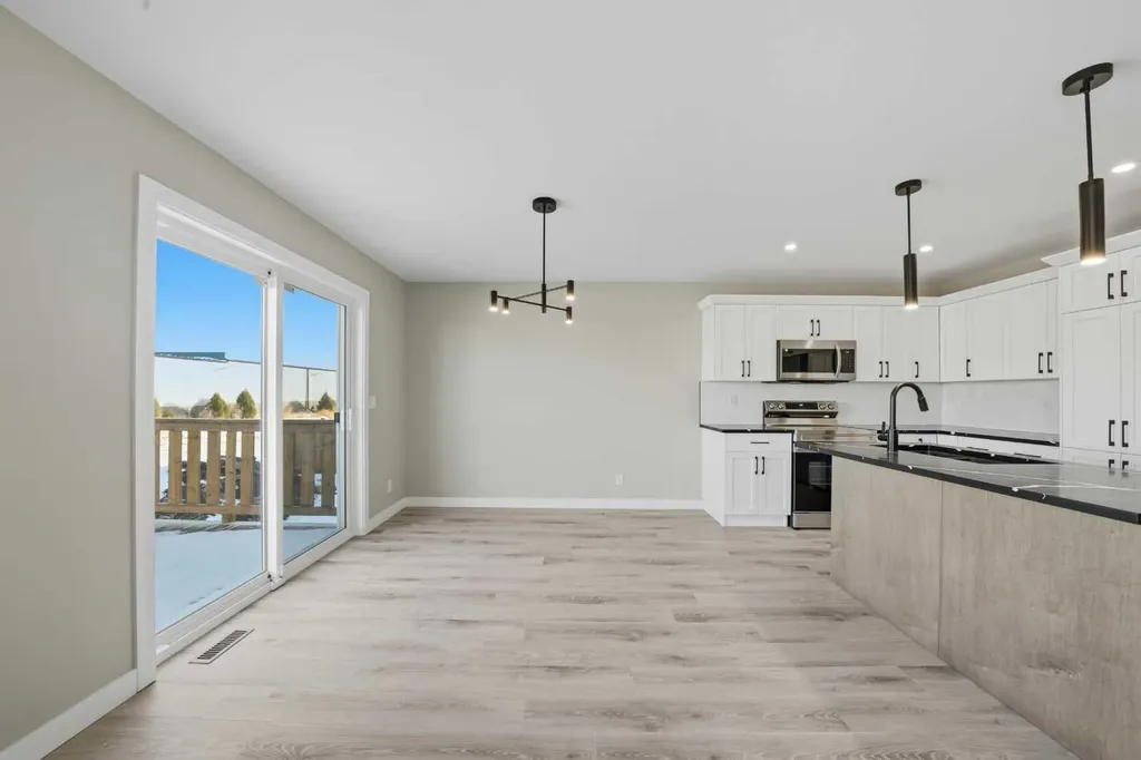 125 Hampton Crescent Sylvan Lake AB T4S 1S8