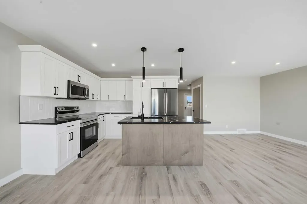 125 Hampton Crescent Sylvan Lake AB T4S 1S8