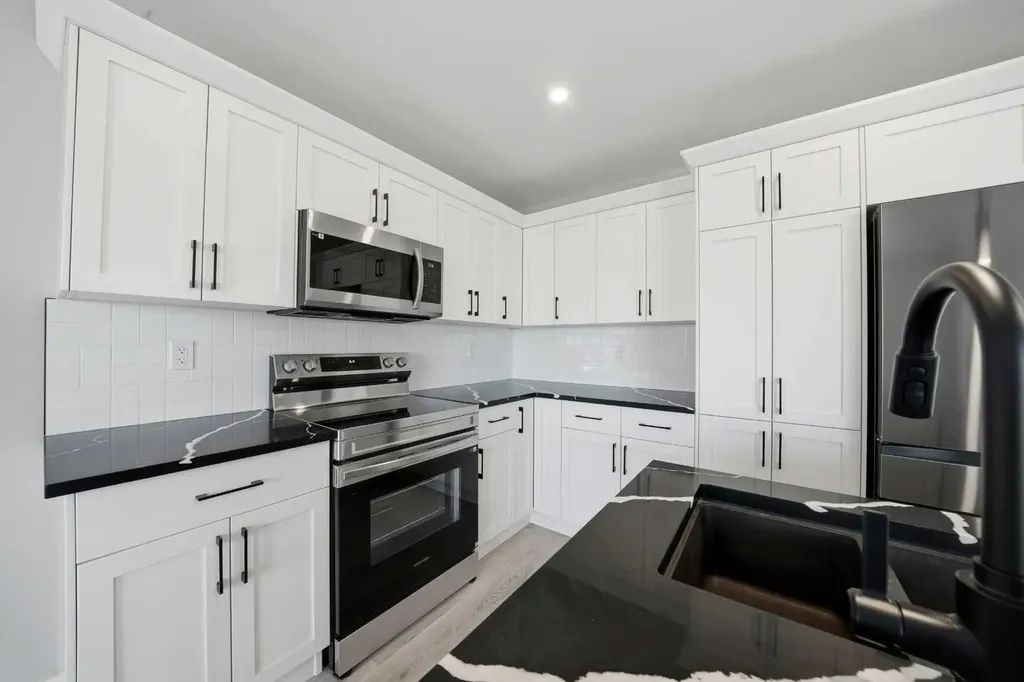 125 Hampton Crescent Sylvan Lake AB T4S 1S8