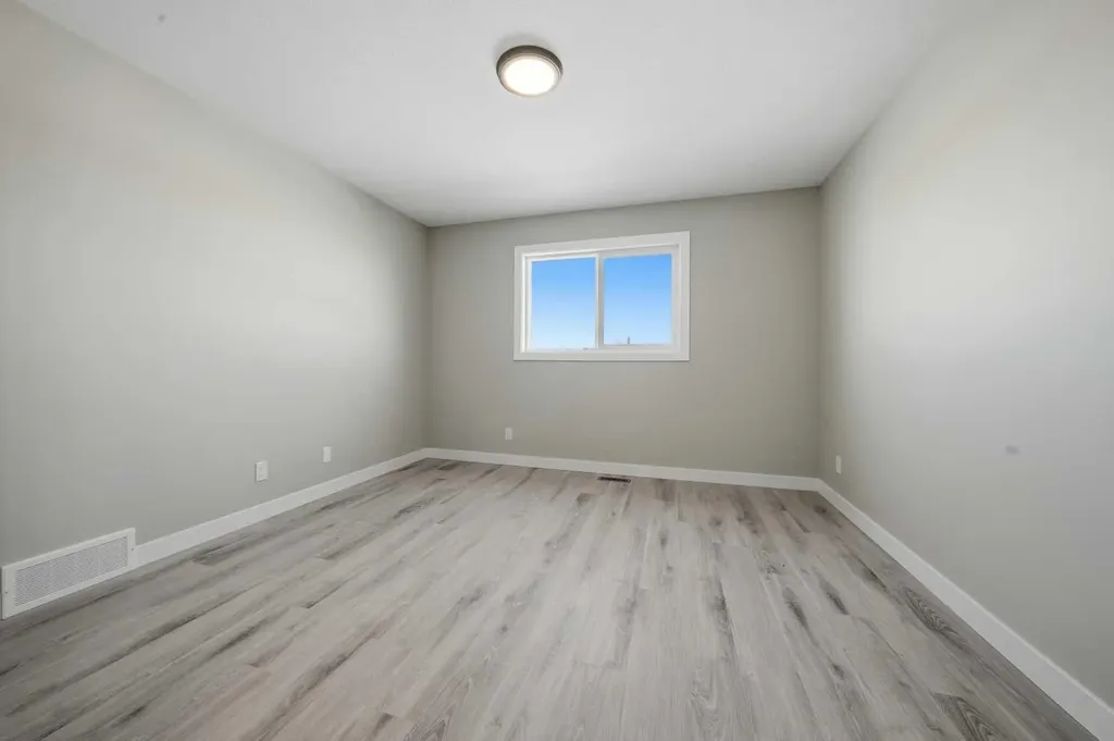 125 Hampton Crescent Sylvan Lake AB T4S 1S8