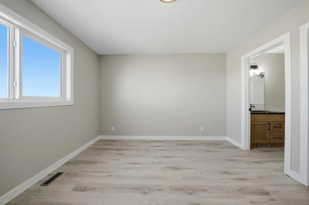 125 Hampton Crescent Sylvan Lake AB T4S 1S8
