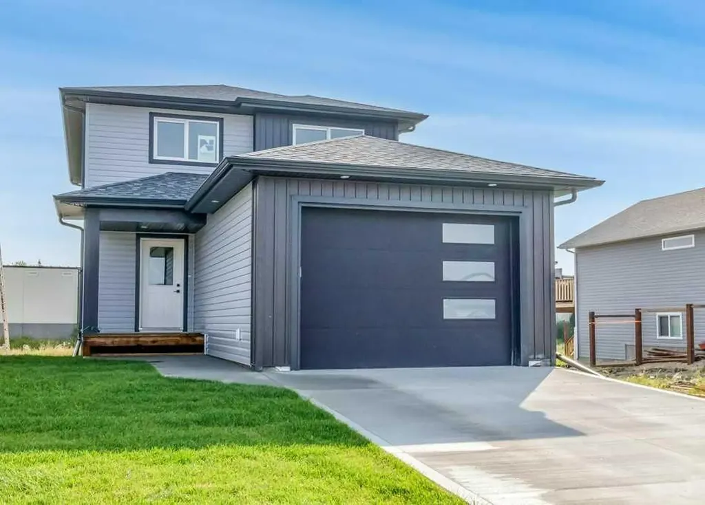 125 Hampton Crescent Sylvan Lake AB T4S 1S8
