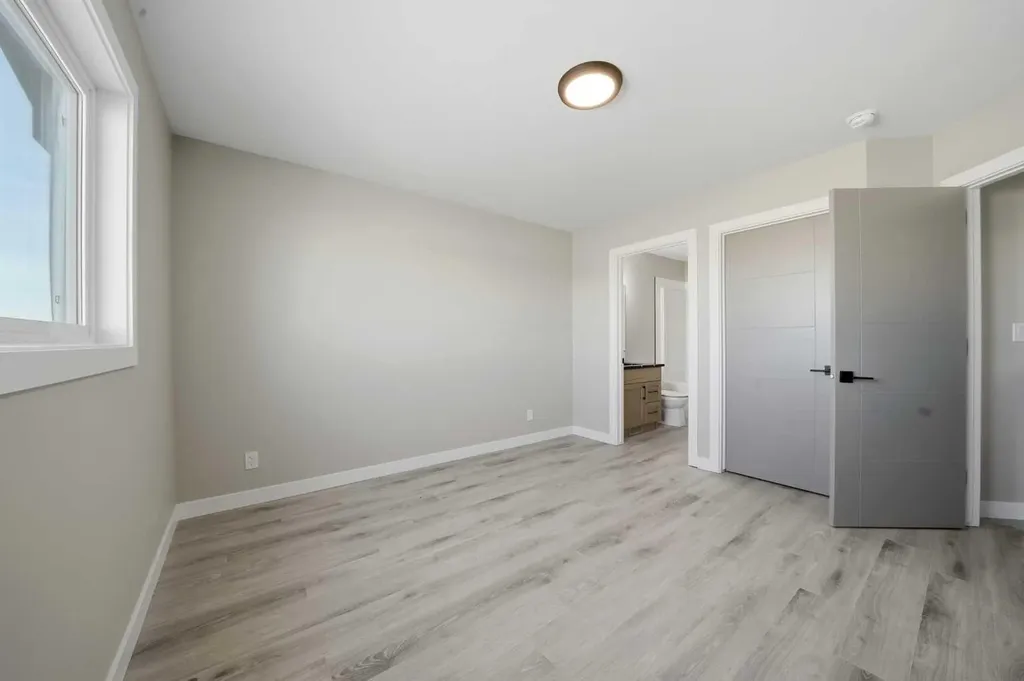 125 Hampton Crescent Sylvan Lake AB T4S 1S8