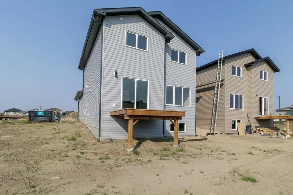 125 Hampton Crescent Sylvan Lake AB T4S 1S8