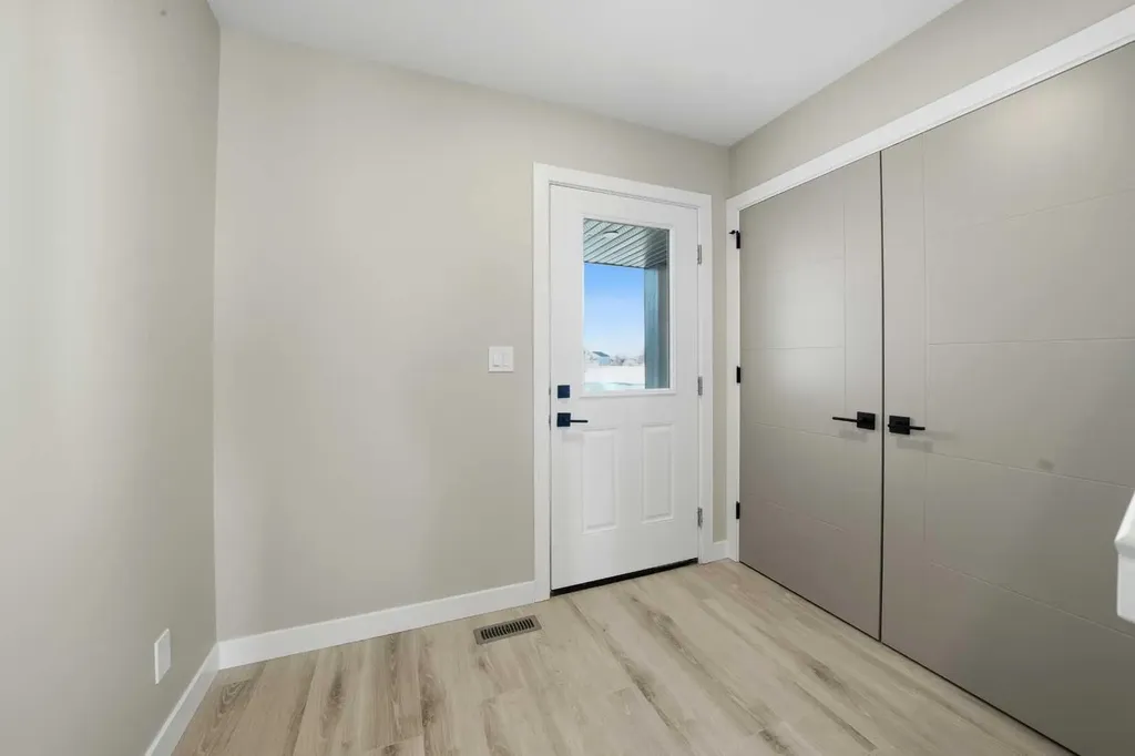 125 Hampton Crescent Sylvan Lake AB T4S 1S8