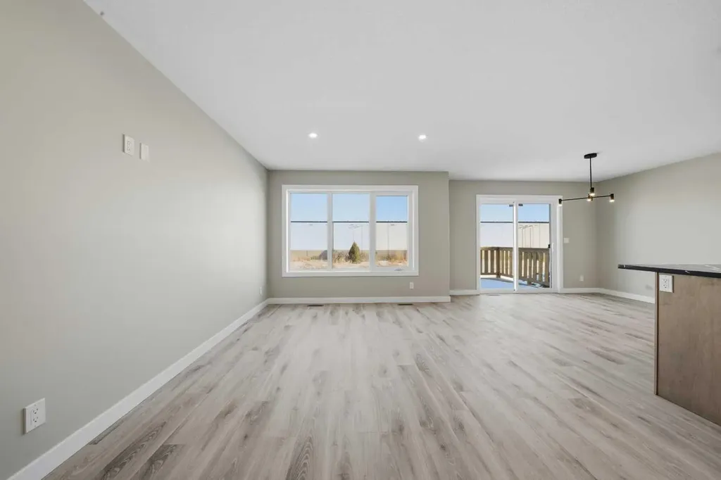 125 Hampton Crescent Sylvan Lake AB T4S 1S8