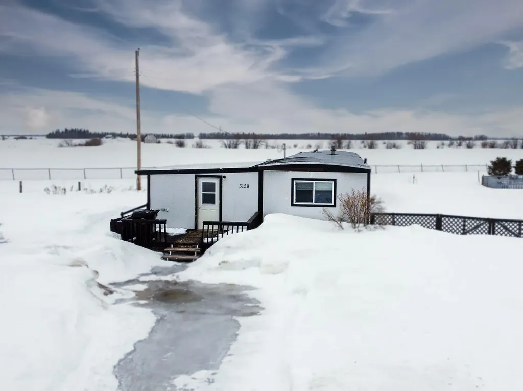 5128 North Avenue Donnelly AB T0H 1G0